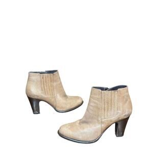 Aquatalia leather booties size 7.5